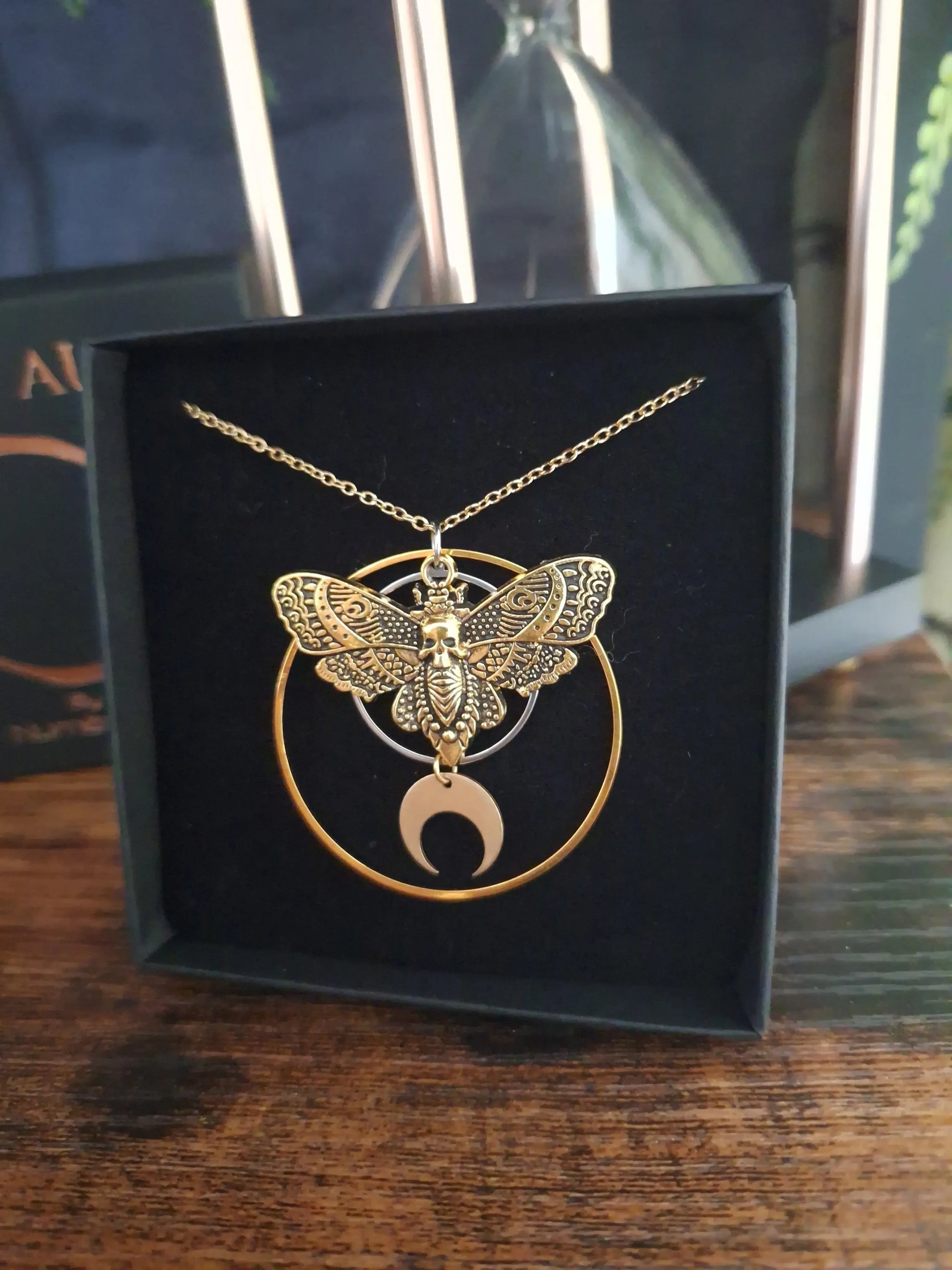 Velistra Necklace Noctis Aura